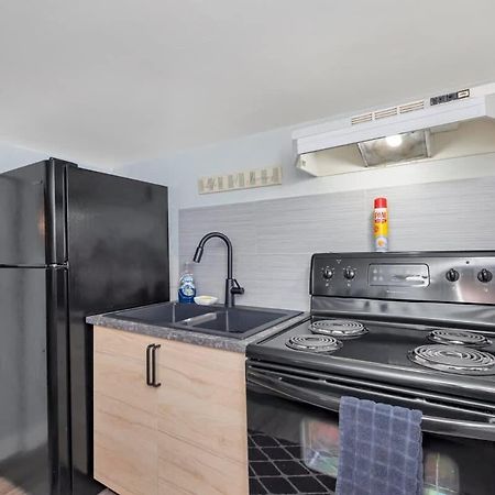 Quaint 1 Bedroom Lower Suite In Victoria, Bc Exterior photo
